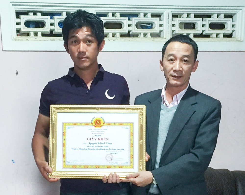 Biểu dương hành động dũng cảm cứu người của nông dân trẻ Nguyễn Thanh Tùng