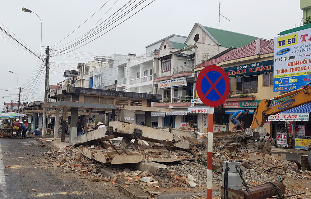 Bảo Lộc: Giải tỏa 11 ki ốt trên đường Lê Hồng Phong