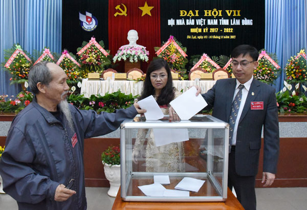 Bỏ phiếu bầu BCH khóa VII