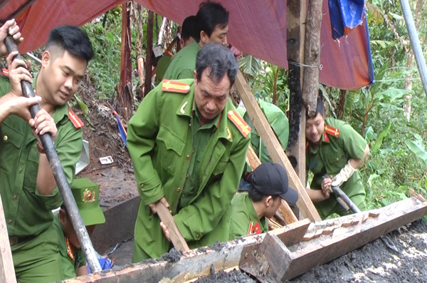 Phát hiện giàn rung được chôn lấp
