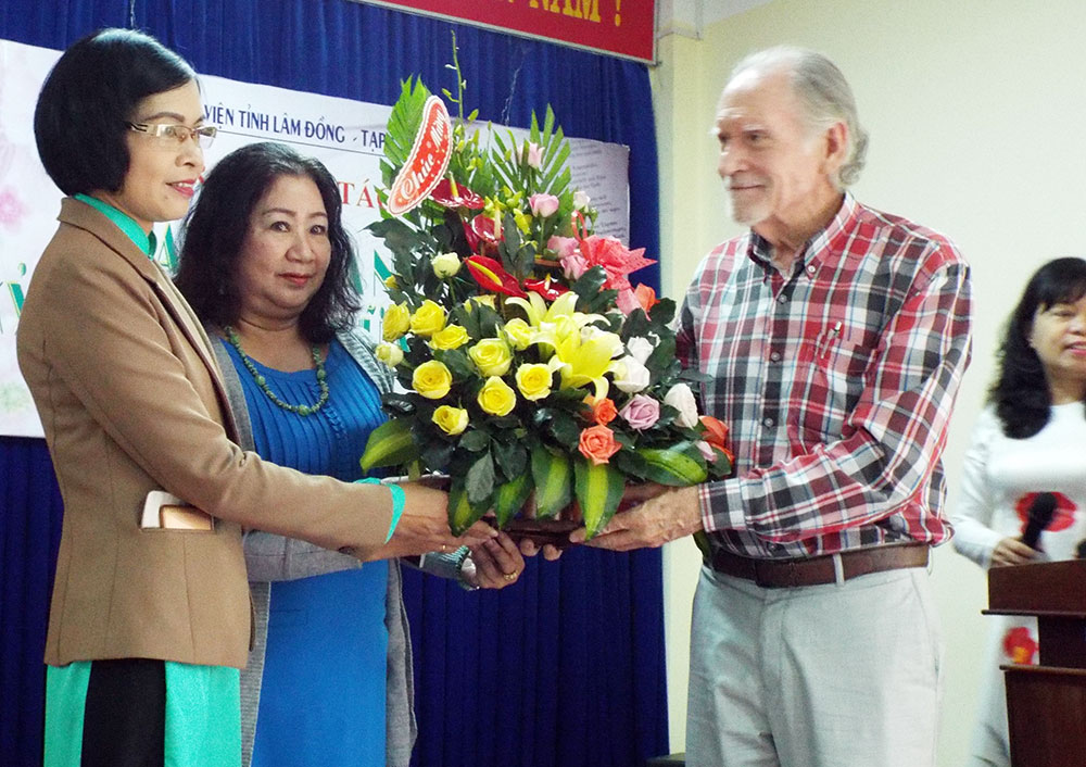 Người đàn ông ngoại quốc và những vần thơ Việt