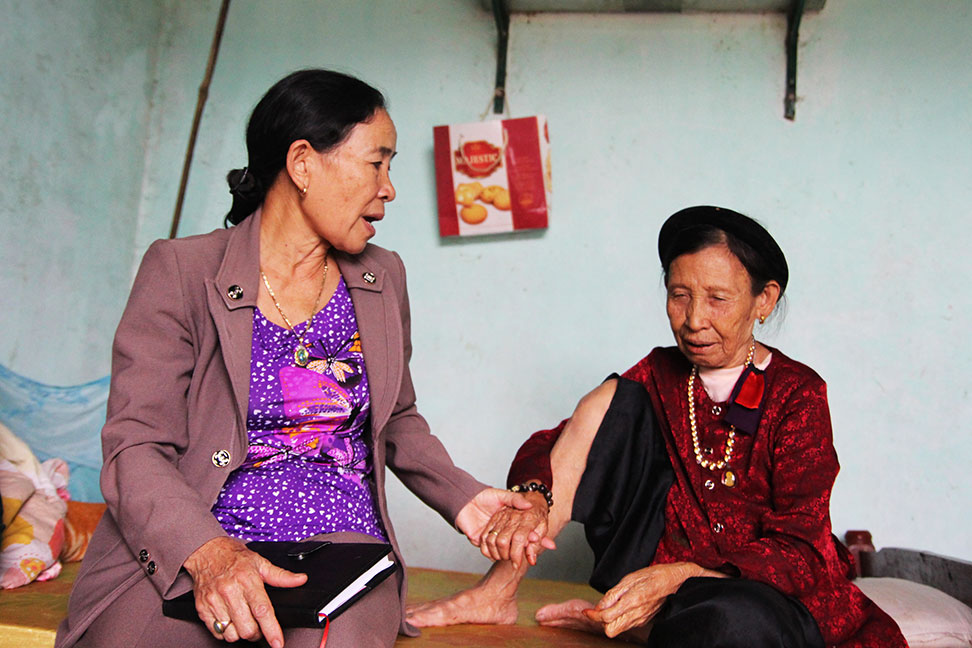 Mười hai năm ấy biết bao nghĩa tình...