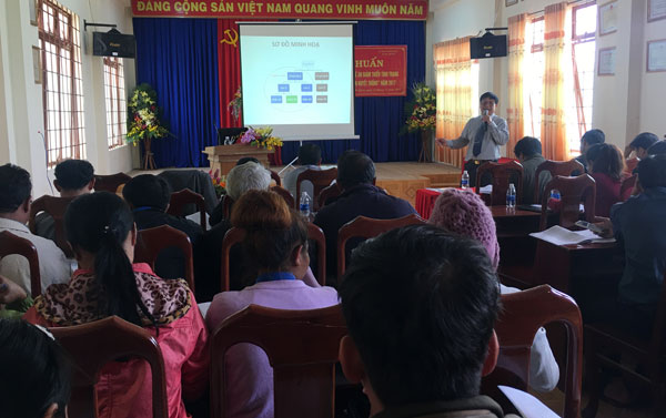 Tập huấn về việc thực hiện "Đề án giảm thiểu tình trạng tảo hôn, hôn nhân cận huyết thống năm 2017" tại xã Đa Quyn
