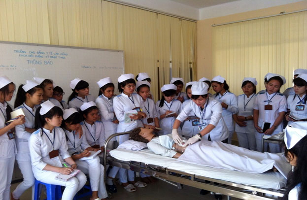 Trường Cao đẳng Y tế Lâm Ðồng gắn công tác đào tạo với nghiên cứu khoa học