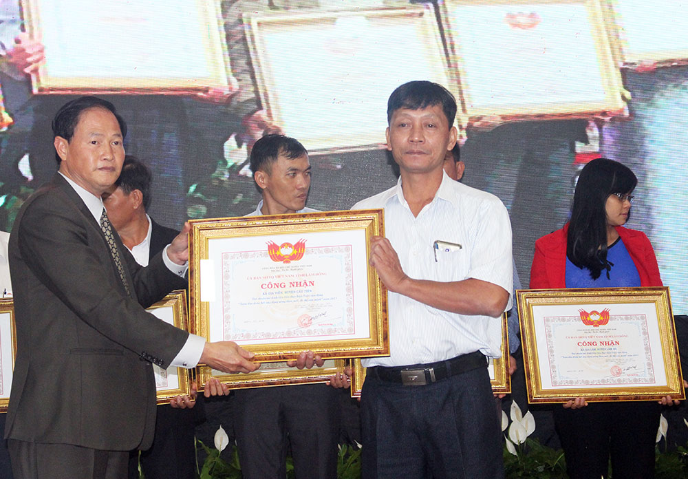 Ðồng thuận xây dựng nông thôn mới, đô thị văn minh