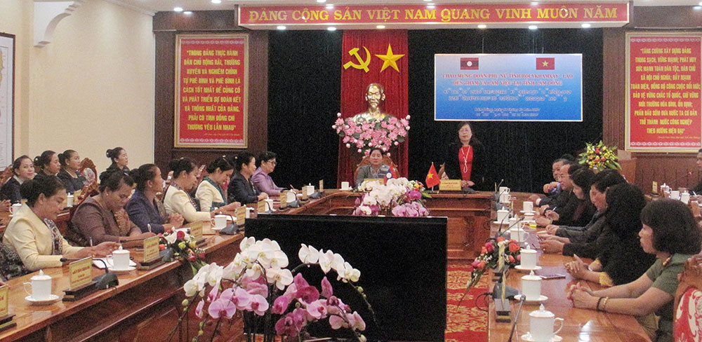Giao lưu chia sẻ kinh nghiệm giữa Hội LHPN tỉnh Lâm Đồng và Hội LHPN tỉnh Bolykhamxay - Lào