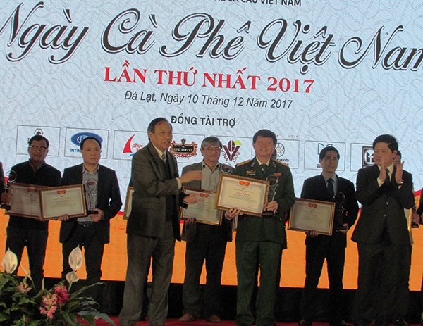 Tôn vinh cà phê &quot;á quân&quot; thế giới