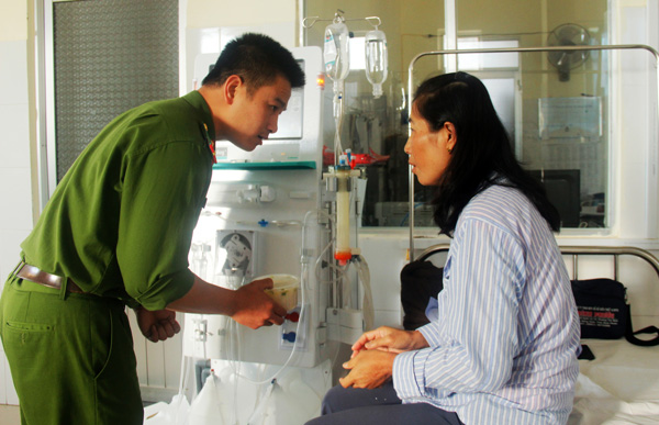 Ấm lòng nồi cháo từ thiện