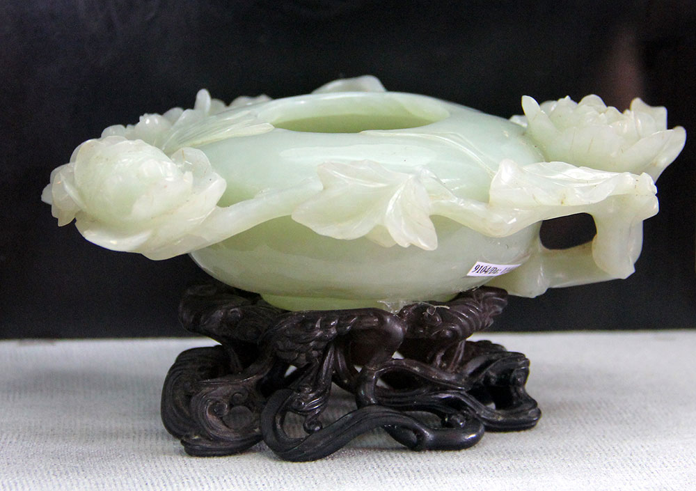 Thủy trì bằng ngọc (dùng đựng nước mài mực và rửa bút) 