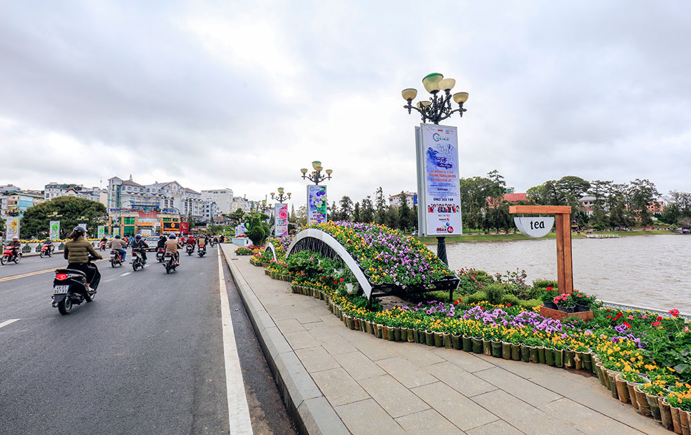 Ðà Lạt bày "tiệc hoa"