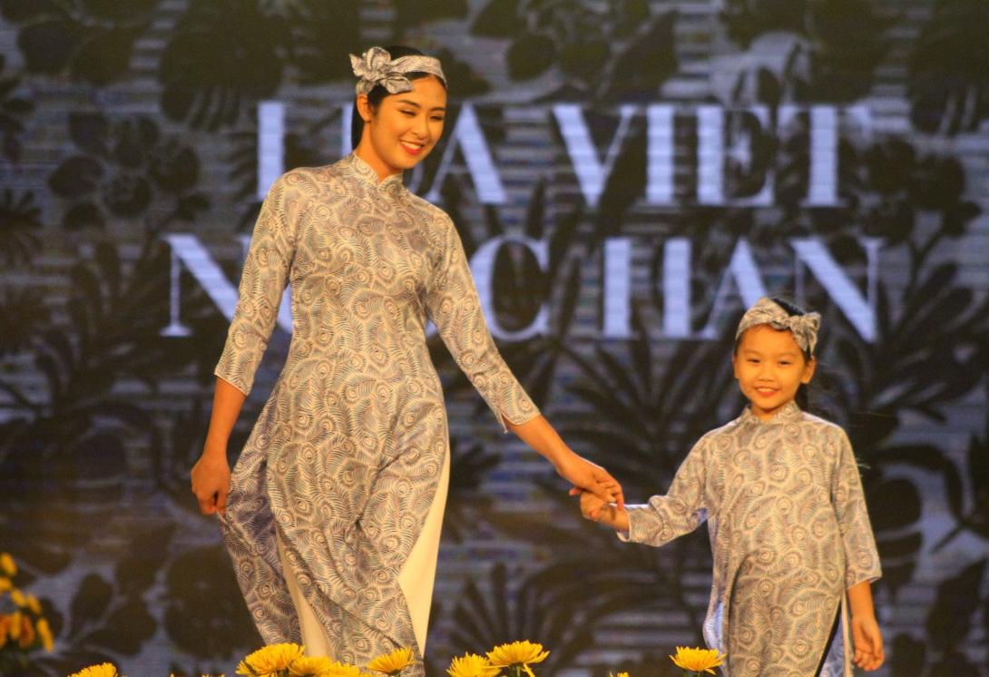 Bộ sưu tập của nhà thiết kế Ngọc Hân từ chất liệu Lụa Việt
