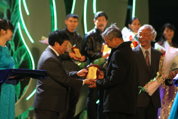 Đêm hội B'Lao, tơ trà lan tỏa