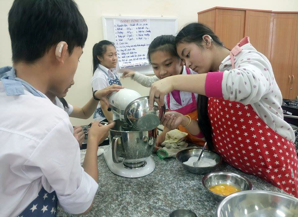 Ðể trẻ khiếm thính hòa nhập cộng đồng