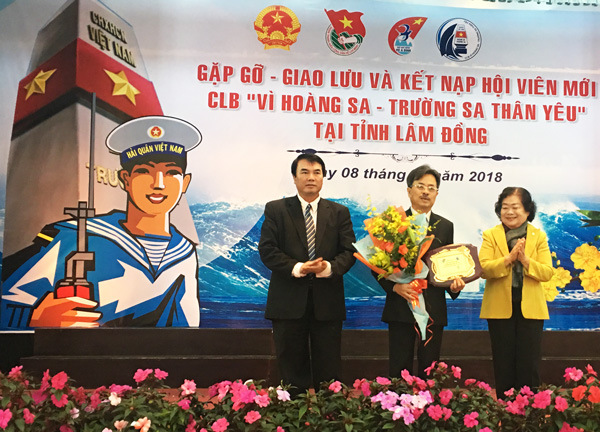 1 tập thể và 26 cá nhân trở thành hội viên Câu lạc bộ "Vì Hoàng Sa - Trường Sa thân yêu"