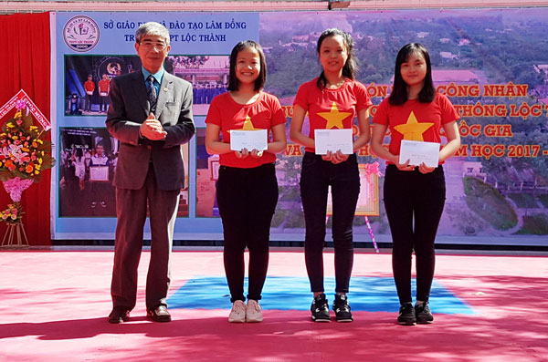 Bảo Lâm: Trường THPT Lộc Thành đón Bằng đạt chuẩn Quốc gia