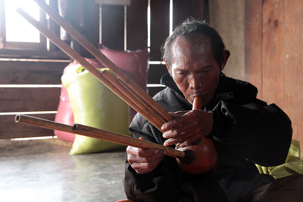 Gia đình 3 thế hệ gắn bó với kèn bầu