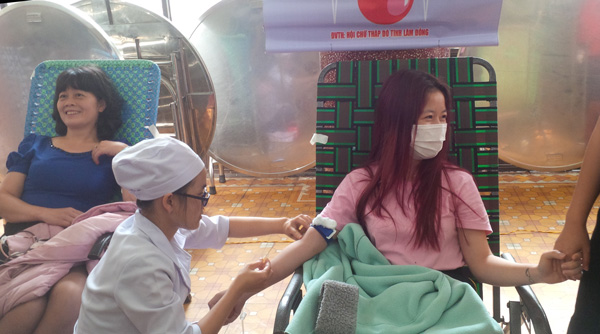 Trên 300 đơn vị trong đợt hiến máu đầu tiên của năm 2018