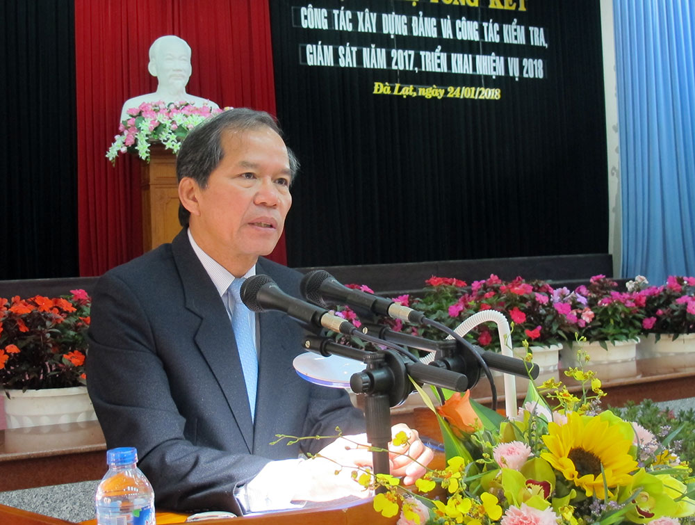 Bí thư Tỉnh ủy Nguyễn Xuân Tiến phát biểu khai mạc hội nghị