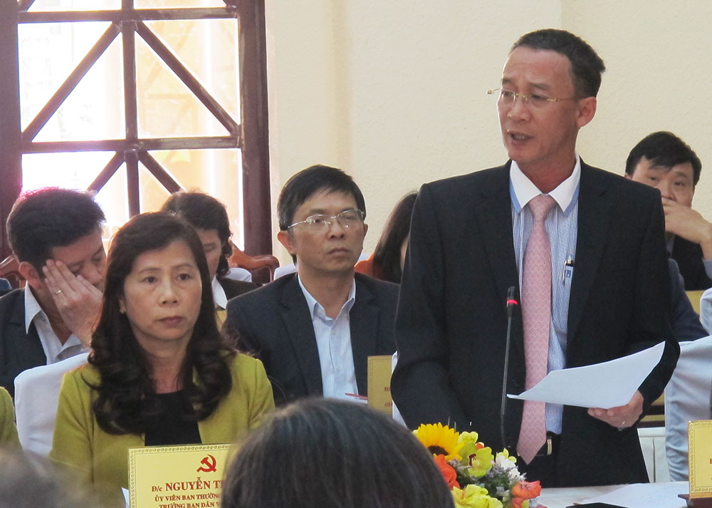 Đồng chí Trần Văn Hiệp - UVBTV, Trưởng Ban Tuyên giáo Tỉnh ủy phát biểu tham luận tại hội nghị.