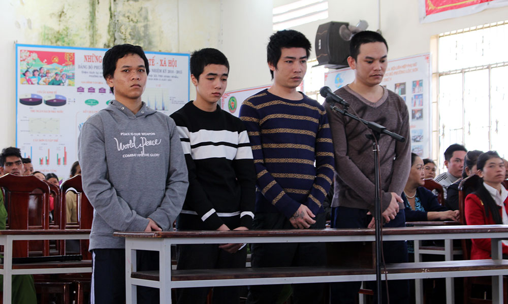 4 đối tượng lãnh án tù vì tội mua bán chất ma túy
