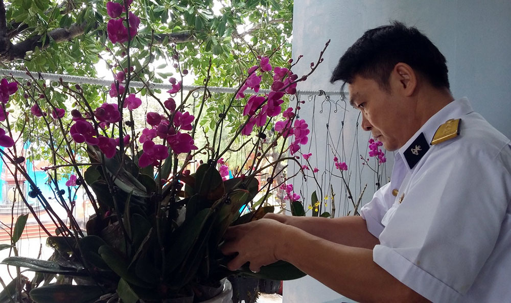 Hoa Đà Lạt giữa sóng biếc Trường Sa