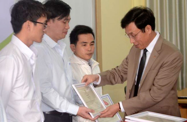 Bế giảng khóa đào tạo bồi dưỡng chuyển đổi công nghệ thông tin cấp độ II đầu tiên tại Đại học Đà Lạt