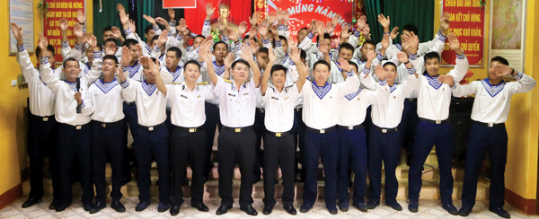 Các tiết mục văn nghệ chào đón năm mới do các cán bộ, chiến sĩ tổ chức tràn đầy không khí vui tươi, hào hứng