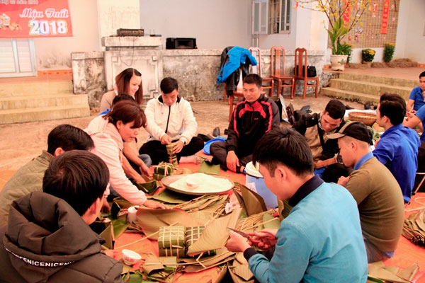 Bảo Lâm: Hơn 200 ĐVTN gói bánh chưng, bánh tét tặng người nghèo ăn Tết