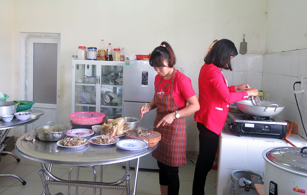 Nỗ lực tổ chức nội trú của Trường TH - THCS Ðưng K'Nớ