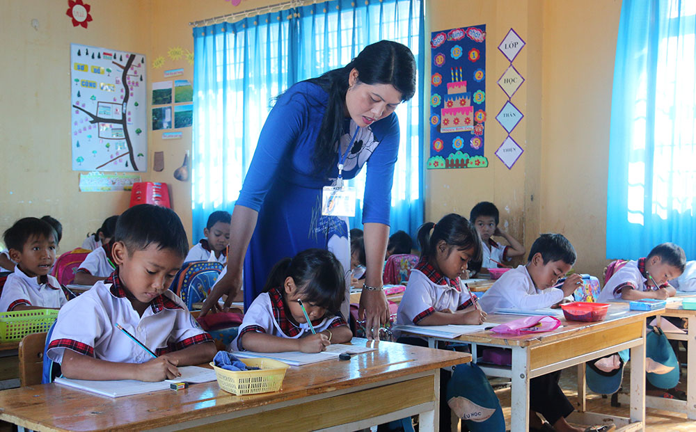Miệt mài gieo chữ vùng khó
