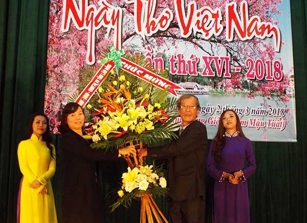 Thơ ca đồng hành cùng đất nước