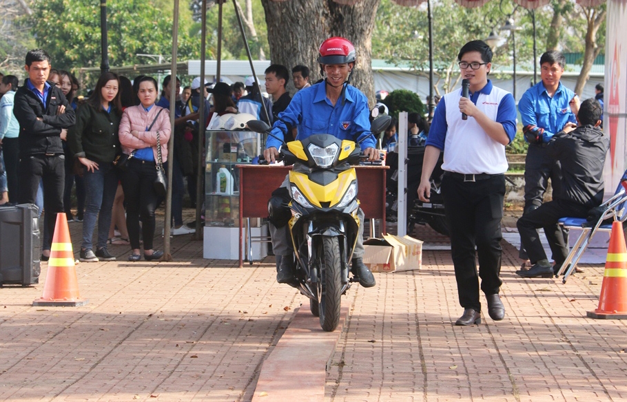 Hướng dẫn lái xe an toàn cho đoàn viên, thanh niên và học sinh
