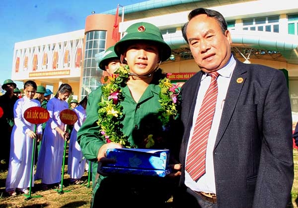 Bảo Lộc: 100 tân binh lên đường nhập ngũ