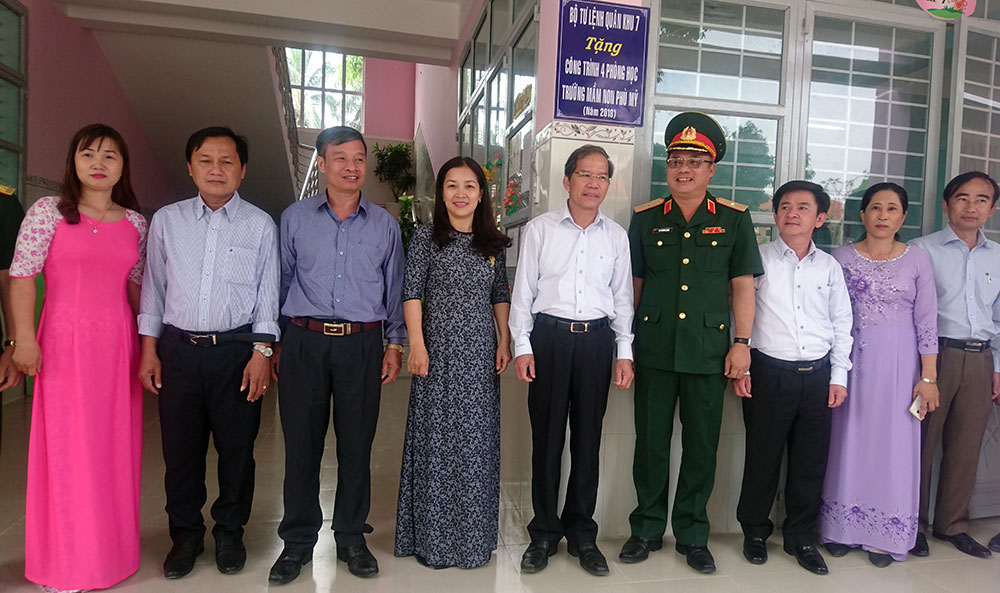 Bộ Tư lệnh Quân khu 7 bàn giao phòng học cho trường mầm non tại Cát Tiên
