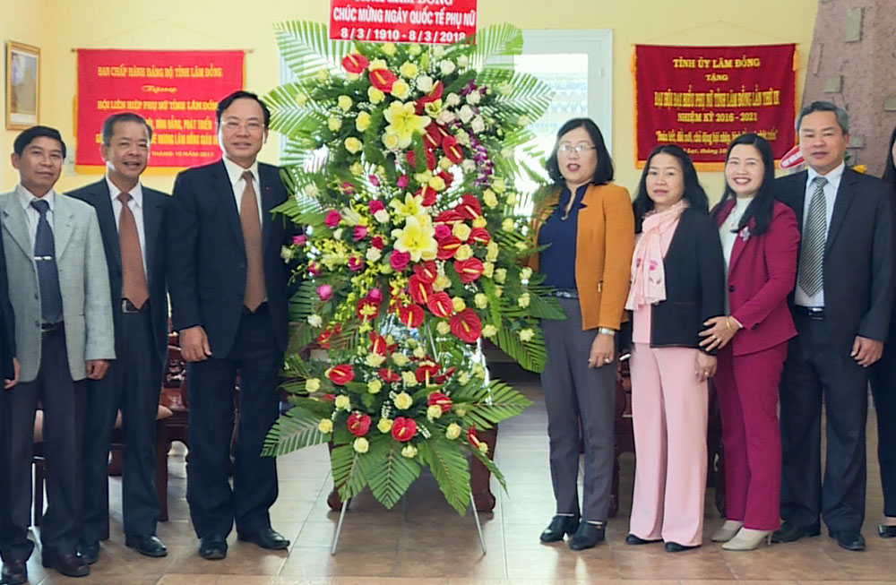 Lãnh đạo tỉnh Lâm Ðồng thăm Hội LHPN tỉnh nhân Ngày Quốc tế Phụ nữ