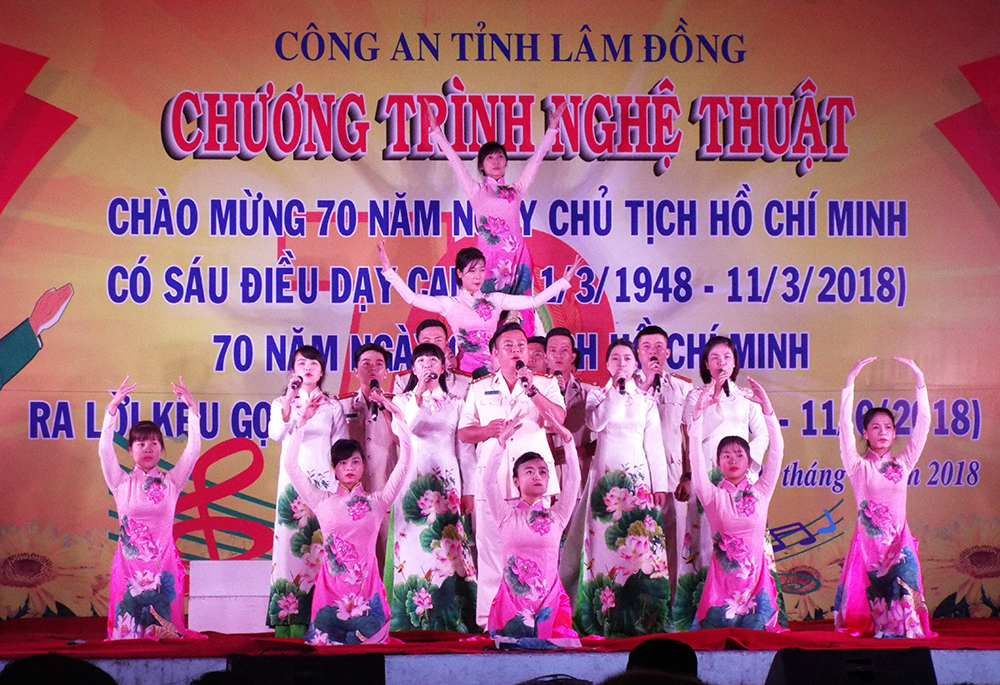 Nhiều tiết mục ngợi ca Chủ tịch Hồ Chí Minh được dàn dựng công phu