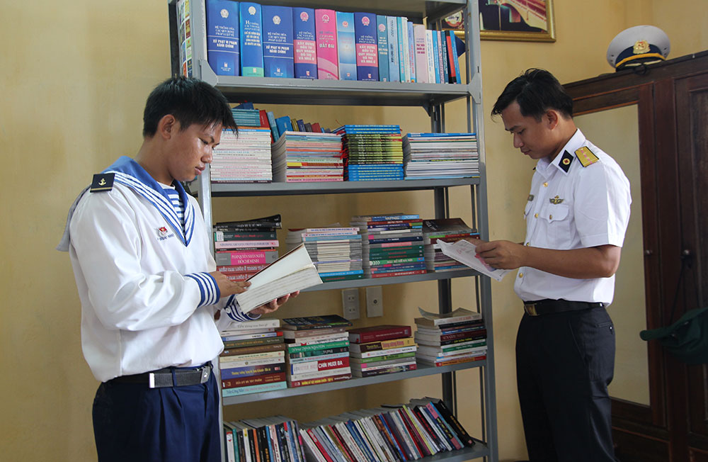 Những tủ sách giữa trùng khơi