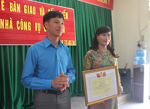Bàn giao nhà công vụ giáo viên cho Trường THPT Đạ Tông