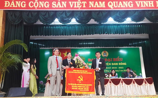 Phấn đấu tỷ lệ công đoàn cơ sở vững mạnh đạt 80% trở lên