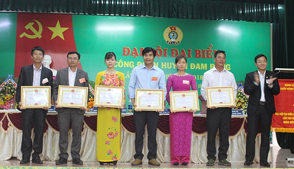 Các tập thể xuất sắc được khen thưởng tại đại hội