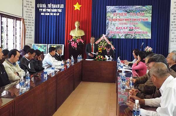 Ống kính nhiếp ảnh phải là "cây cọ" sắc nét "vẽ" hiện thực sống động muôn màu