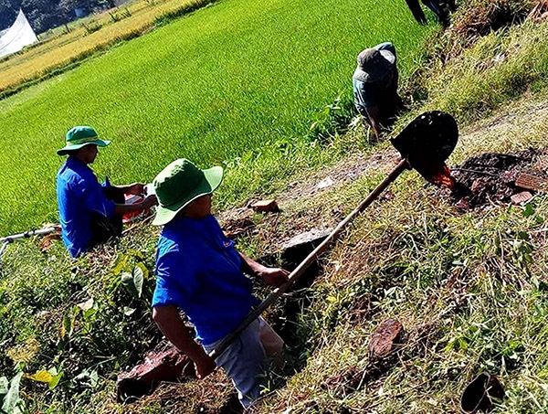 ĐVTN huyện Đạ Tẻh khơi thông kênh mương nội đồng