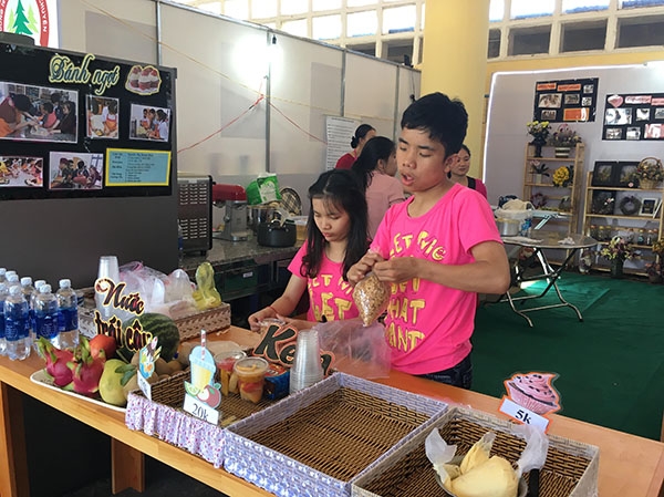 Trưng bày sản phẩm trải nghiệm sáng tạo của học sinh Lâm Đồng