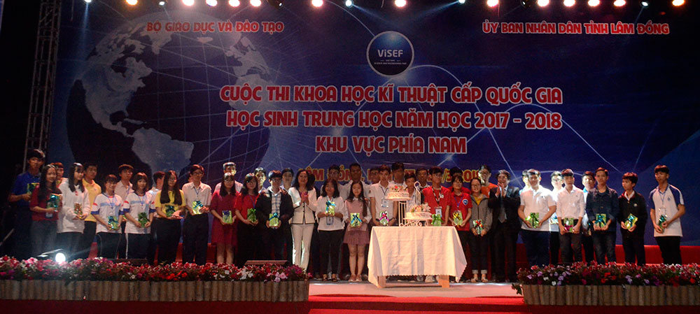Trao các giải đặc biệt tại Cuộc thi Nghiên cứu Khoa học kỹ thuật cấp quốc gia học sinh trung học khu vực phía Nam