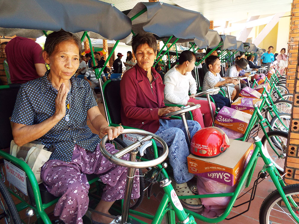 "Nối dài" đôi chân cho người khuyết tật