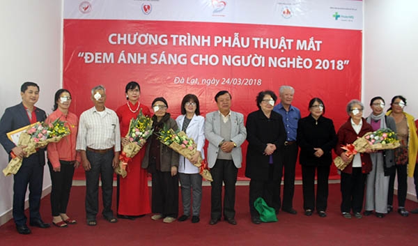 Gần 200 người nghèo được mổ mắt miễn phí