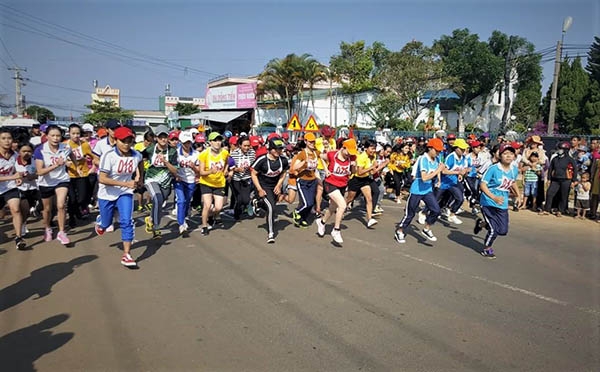 Hàng ngàn người dân tham gia Ngày chạy Olympic vì sức khỏe toàn dân 2018