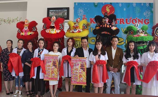 Khai trương Thẩm mỹ viện Rowena