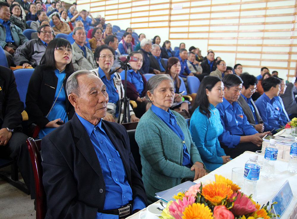 Ngày gặp mặt truyền thống là cơ hội để cựu cán bộ Đoàn khu VI cùng ôn lại những tháng năm tuổi trẻ hào hùng. Ảnh: V.Q