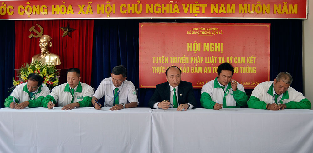 Tuyên truyền pháp luật và cam kết bảo đảm ATGT